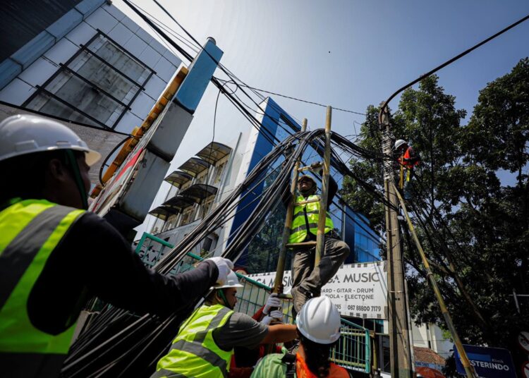 Wali Kota Utamakan Stabilitas Pelayanan Publik dalam Penataan Kabel Udara 1 Wali Kota Utamakan Stabilitas Pelayanan Publik dalam Penataan Kabel Udara