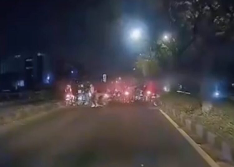 Viral, Puluhan Terduga Geng Motor Kuasai Jalan Soekarno Hatta Bandung Bikin Miris Pengguna Jalan