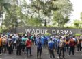Ratusan Personil Selamatkan Wisata Waduk Darma Dari Serangan Eceng Gondok