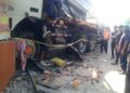 Rem Blong, Truk Tronton Hantam Rumah Warga Hingga Ambruk Timpa Penghuni 14 Rem Blong, Truk Tronton Hantam Rumah Warga Hingga Ambruk Timpa Penghuni