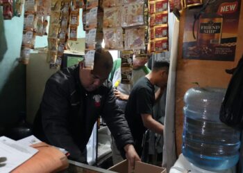 Satpol PP Bandung Tertibkan THM Bandel dan Segel Toko Minol Tanpa Izin 7 Satpol PP Bandung Tertibkan THM Bandel dan Segel Toko Minol Tanpa Izin