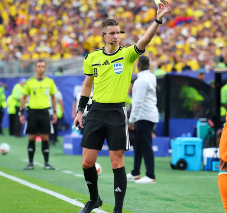 FIFA Selidiki Gestur Kontroversial Ofisial VAR Australia di Piala Dunia 2026 1 FIFA Selidiki Gestur Kontroversial Ofisial VAR Australia di Piala Dunia 2026