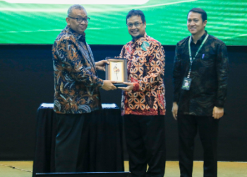 Wamenaker Sebut Tiga Pilar Penting untuk Mencetak SDM Unggul 3 Wamenaker Sebut Tiga Pilar Penting untuk Mencetak SDM Unggul