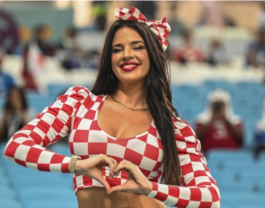 “Gadis Piala Dunia” Ivana Knoll Tampil di Laga Kroasia vs Inggris, Langsung Jadi Pusat Perhatian 1 “Gadis Piala Dunia” Ivana Knoll Tampil di Laga Kroasia vs Inggris, Langsung Jadi Pusat Perhatian