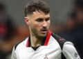 Santiago Gimenez Tersentuh Dukungan Suporter Milan