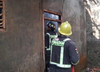 Mobil Damkar Tiba di Lokasi Kebakaran Tempuh Perjalanan 45 Menit Rumah Rasid Hangus Jadi Abu 1 Mobil Damkar Tiba di Lokasi Kebakaran Tempuh Perjalanan 45 Menit Rumah Rasid Hangus Jadi Abu