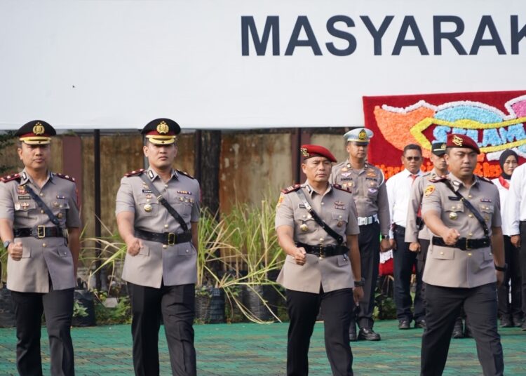 Kompol Aulia Robby Kartika Putra Gantikan Kompol Wahyu Maduransyah Putra Sebagai Wakapolresta Tasikmalaya Dalam Sertijab di Mako Polresta Tasikmalaya 1 Kompol Aulia Robby Kartika Putra Gantikan Kompol Wahyu Maduransyah Putra Sebagai Wakapolresta Tasikmalaya Dalam Sertijab di Mako Polresta Tasikmalaya