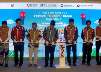 Hadiri Agenda Resmi Perdana, Wakil Wali Kota Erwin Dorong Bandung Perluas Kolaborasi Global Lewat Rhythm & Recipes 2 Hadiri Agenda Resmi Perdana, Wakil Wali Kota Erwin Dorong Bandung Perluas Kolaborasi Global Lewat Rhythm & Recipes
