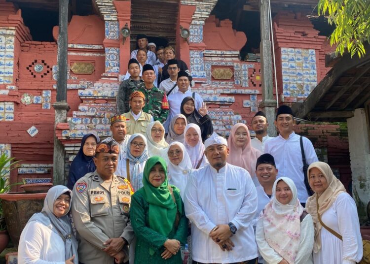 Ziarah Kubur ke Makam Leluhur dan Sidang Paripurna DPRD Warnai Hari Jadi Cirebon ke 599 1 Ziarah Kubur ke Makam Leluhur dan Sidang Paripurna DPRD Warnai Hari Jadi Cirebon ke 599