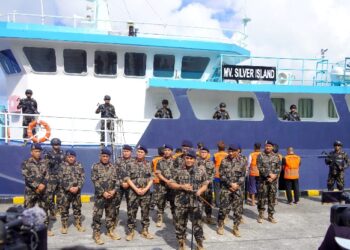 KKP Tangkap Kapal Asing Pengangkut 1,2 Ton Ikan Napoleon Ilegal 2 KKP Tangkap Kapal Asing Pengangkut 1,2 Ton Ikan Napoleon Ilegal